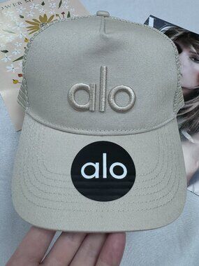 ☀️ Alo Yoga District Trucker Hat Bone White Mesh Cap 💘 Sport Tennis Golf  -NWT
